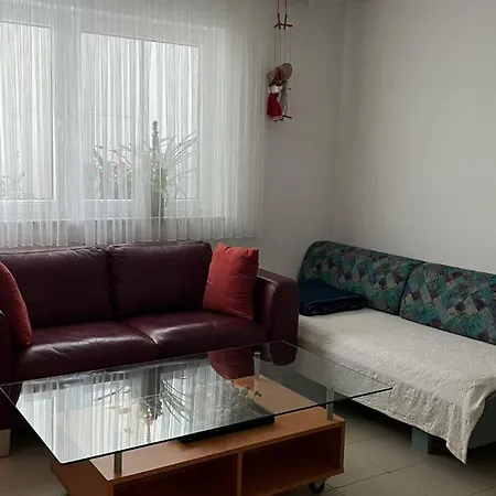Zimmer Mit Eigenem Bad Und Kueche In Reihenhaus